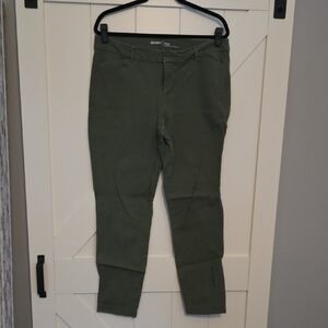 Old Navy Women's Skinny Jeans in Forest Green